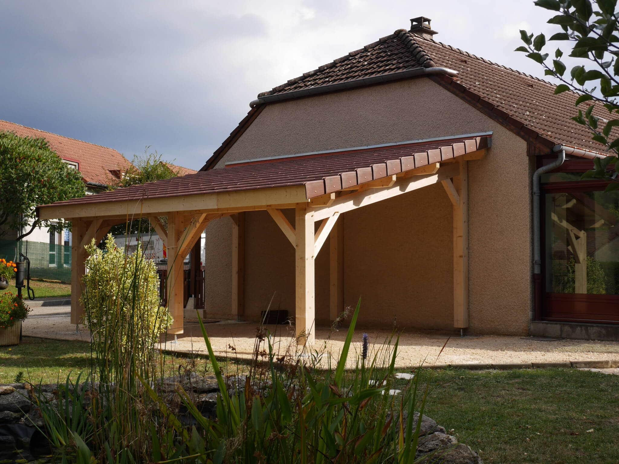 Garages, abris, chalets de jardin, dépendances en bois Jura