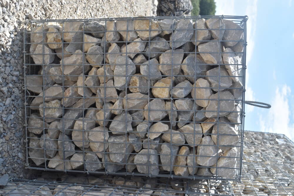 Pernot Béton_Gabions_mélange pierre Beige et gris bleuté